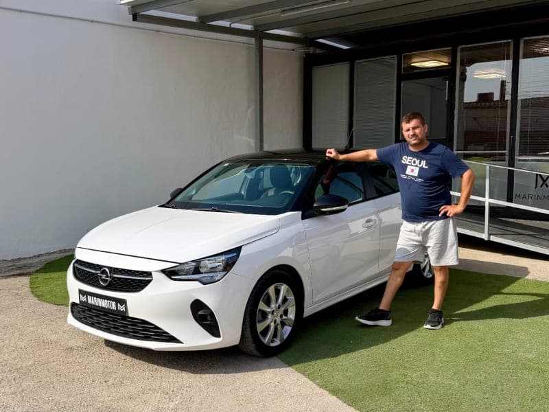 Nuestros clientes Juan José e Itahisa se llevan este Opel Corsa que se queda en Conil de la fra. A disfrutarlo! 💥