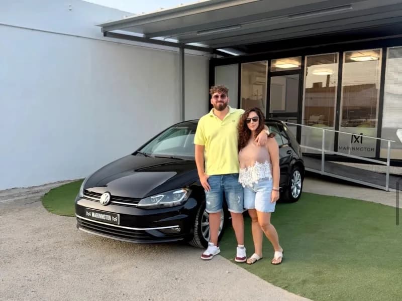 Nuestro cliente Alfonso, se lleva este precioso Volkswagen Golf 1.5Tsi que se va para Rota.