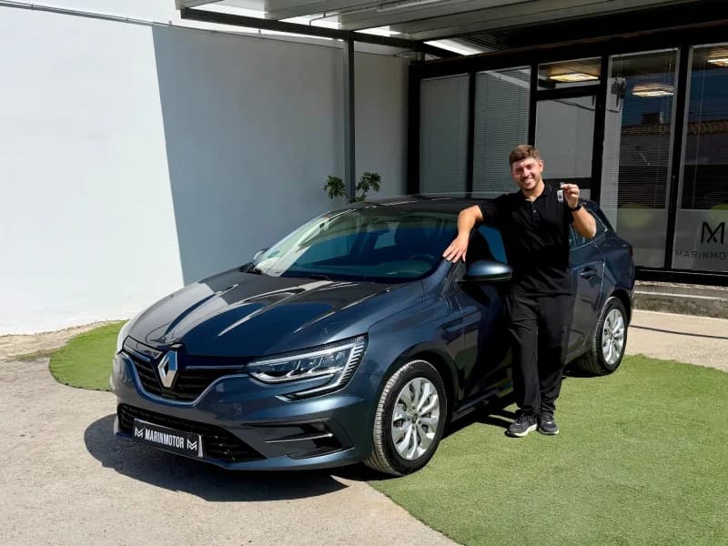 Nuestro cliente Pablo, se lleva este precioso Renault Megane ST que se queda en Conil de la fra. A disfrutarlo!